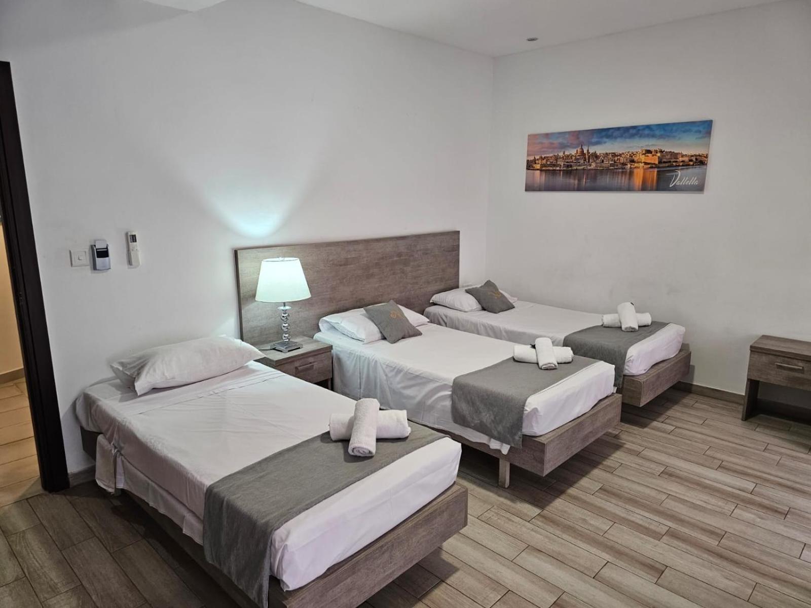 Napoli Suites Studios Aparthotel Saint Julian's ภายนอก รูปภาพ