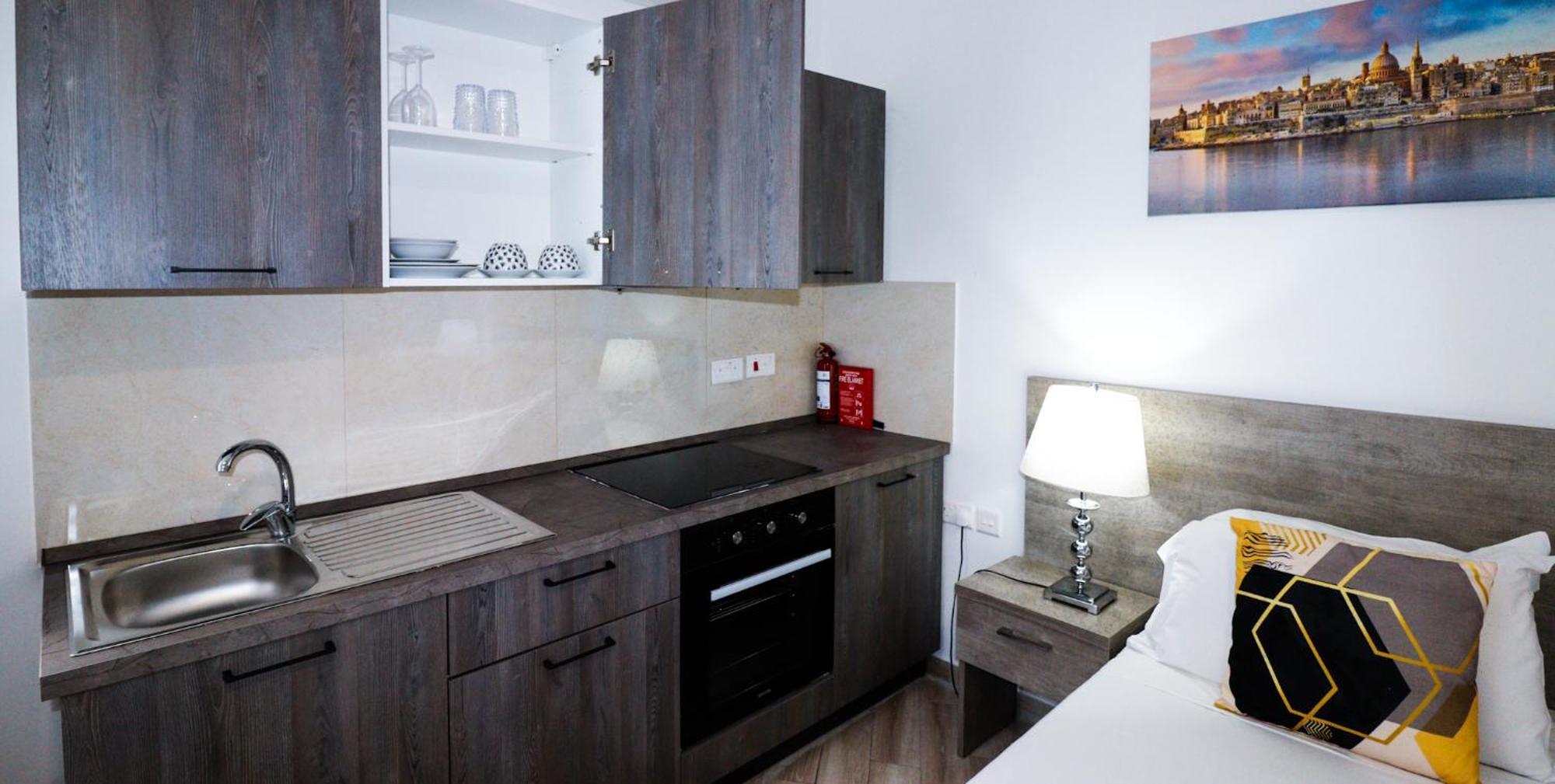 Napoli Suites Studios Aparthotel Saint Julian's ภายนอก รูปภาพ