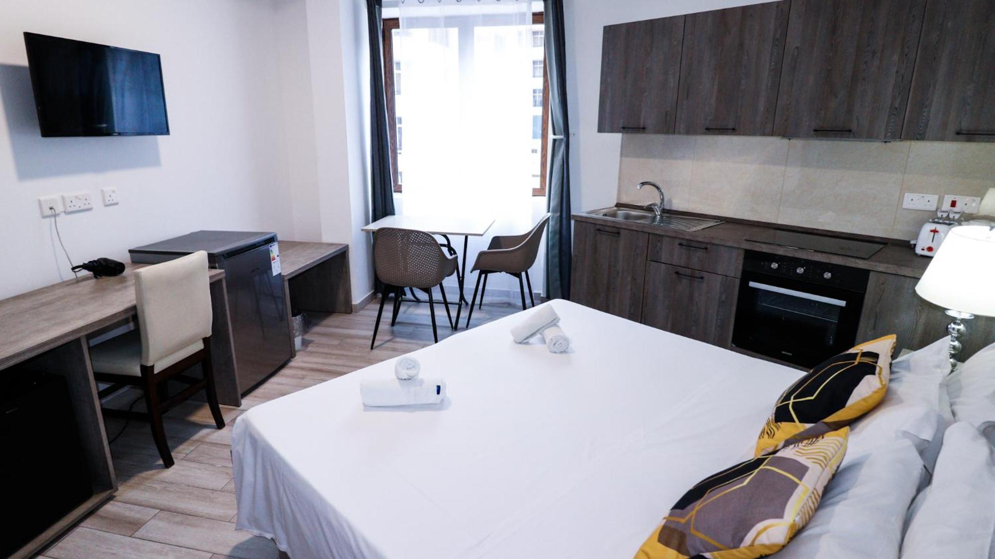 Napoli Suites Studios Aparthotel Saint Julian's ภายนอก รูปภาพ