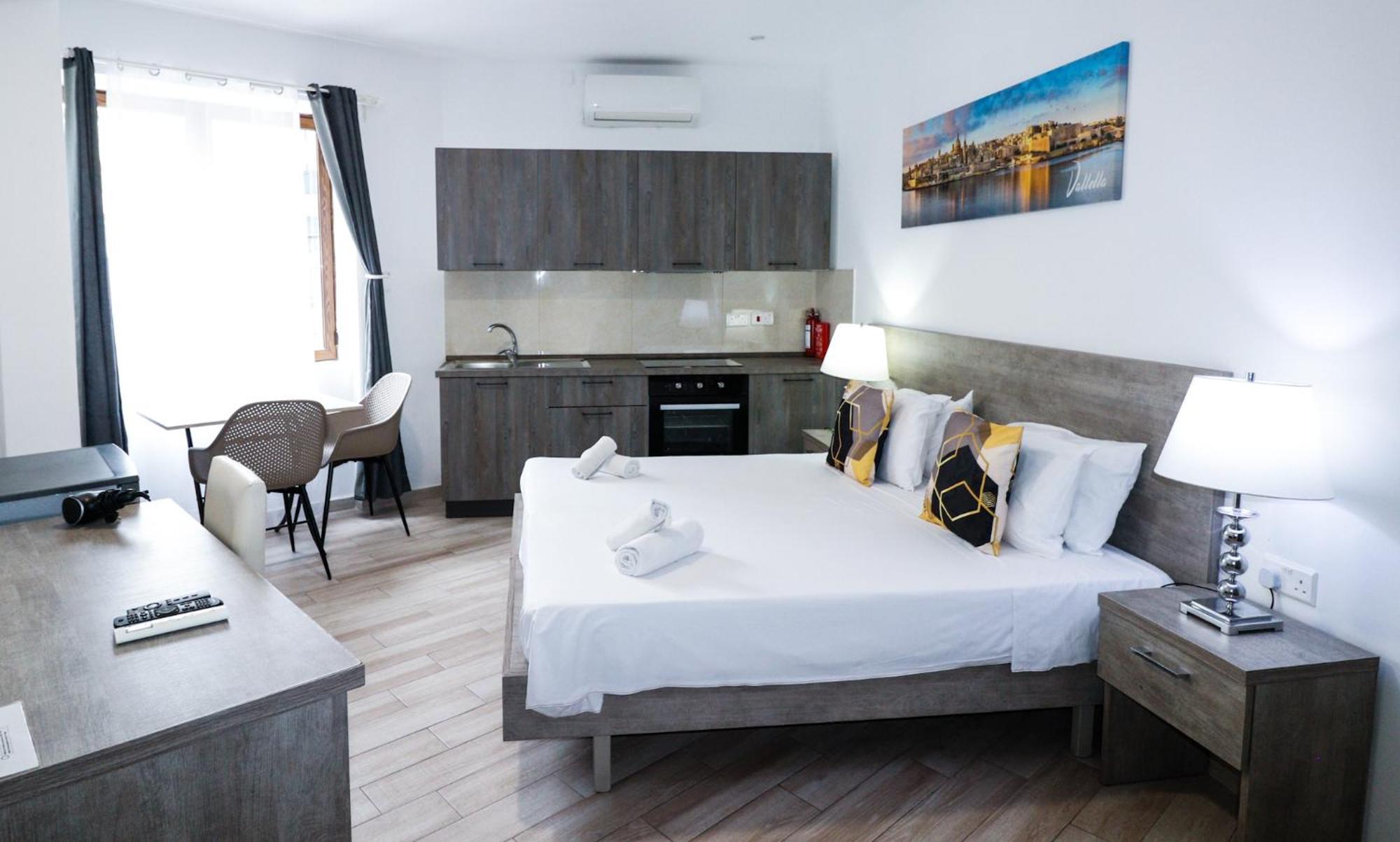 Napoli Suites Studios Aparthotel Saint Julian's ภายนอก รูปภาพ