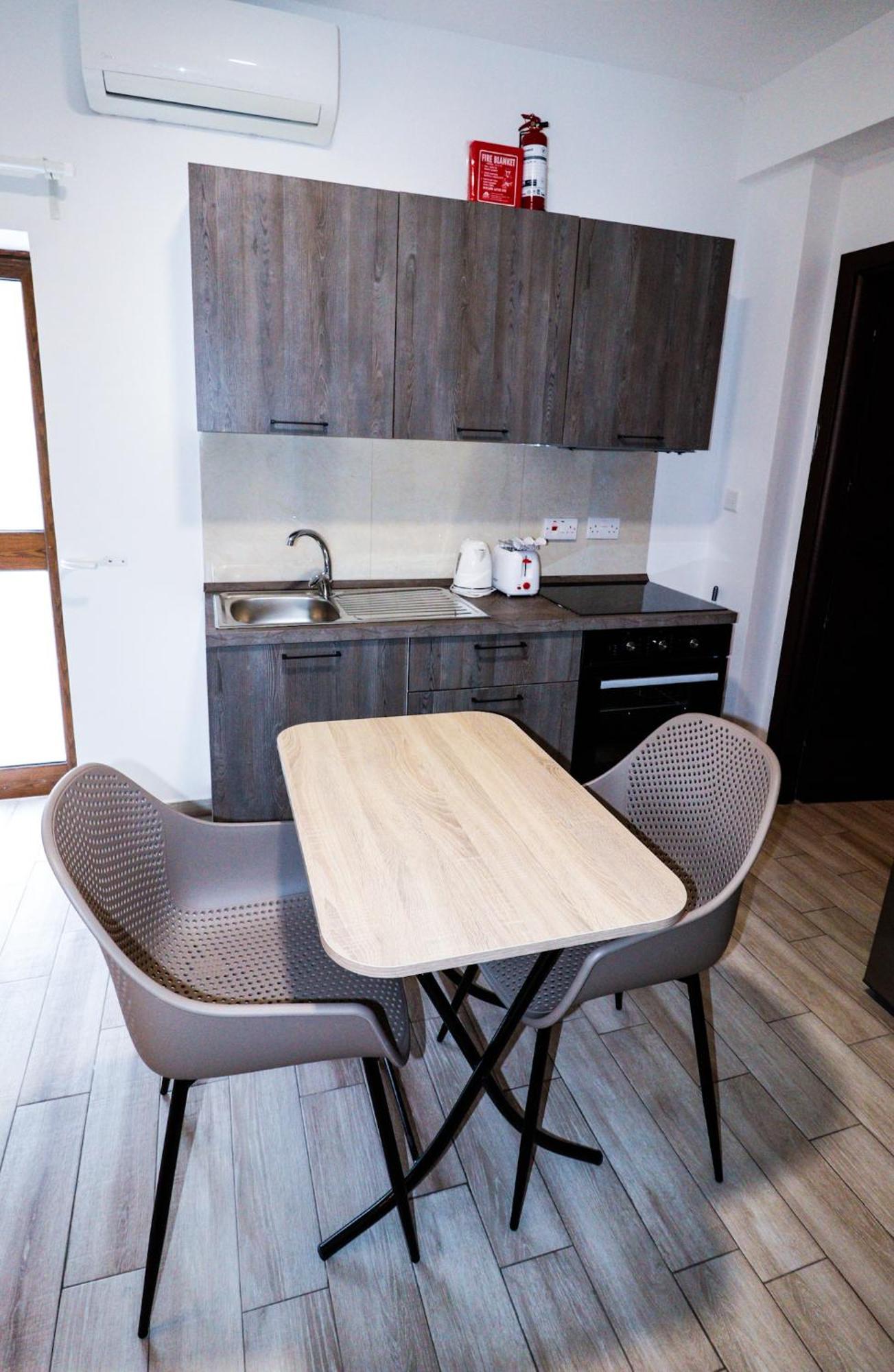 Napoli Suites Studios Aparthotel Saint Julian's ภายนอก รูปภาพ