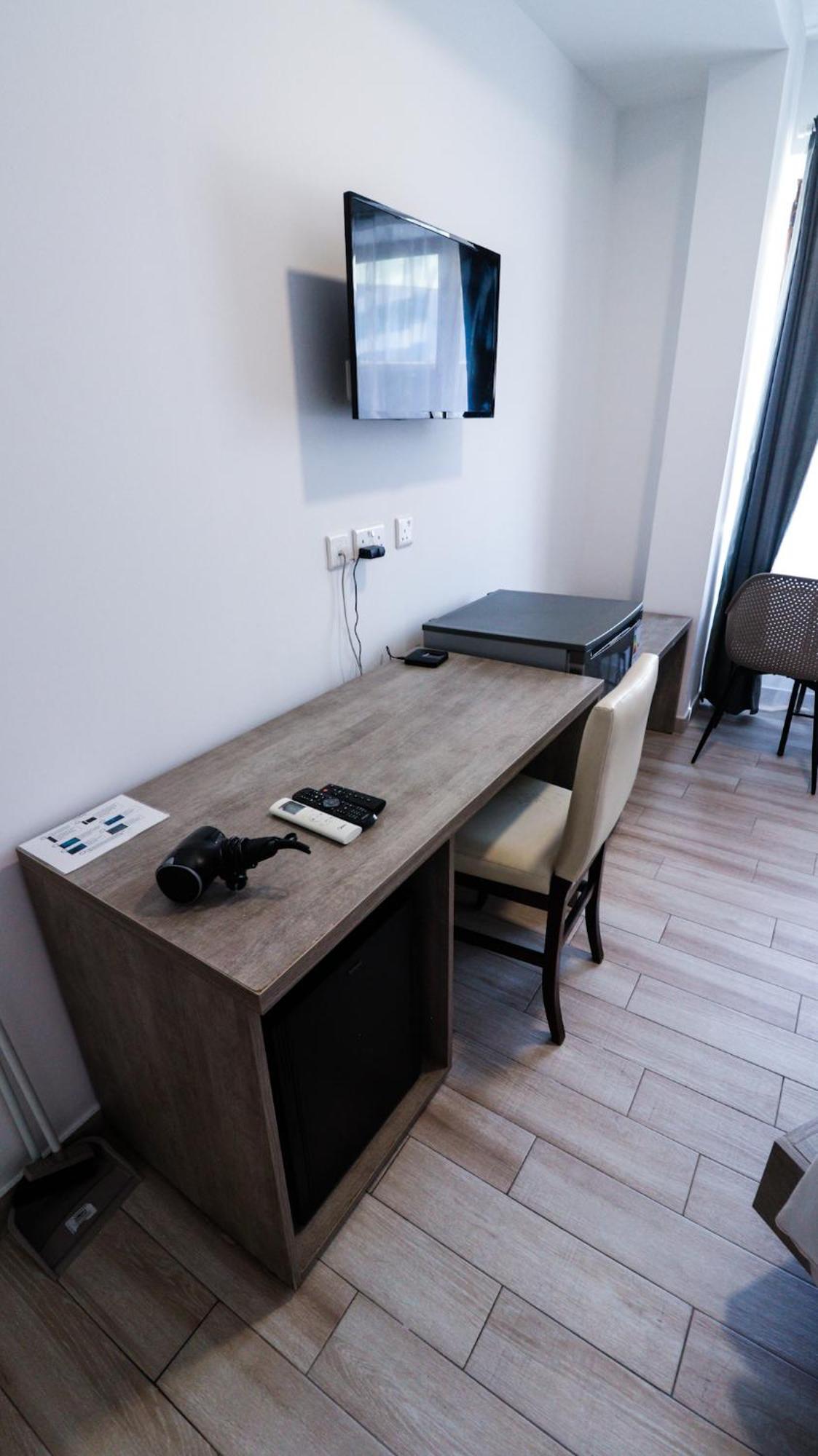 Napoli Suites Studios Aparthotel Saint Julian's ภายนอก รูปภาพ