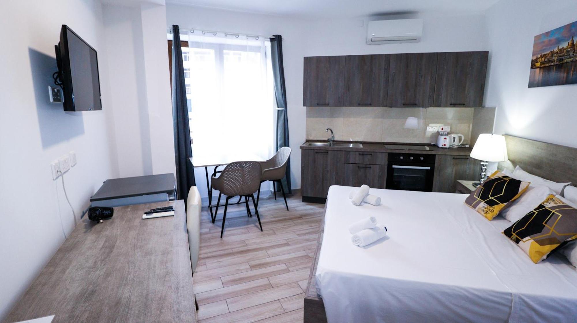 Napoli Suites Studios Aparthotel Saint Julian's ภายนอก รูปภาพ