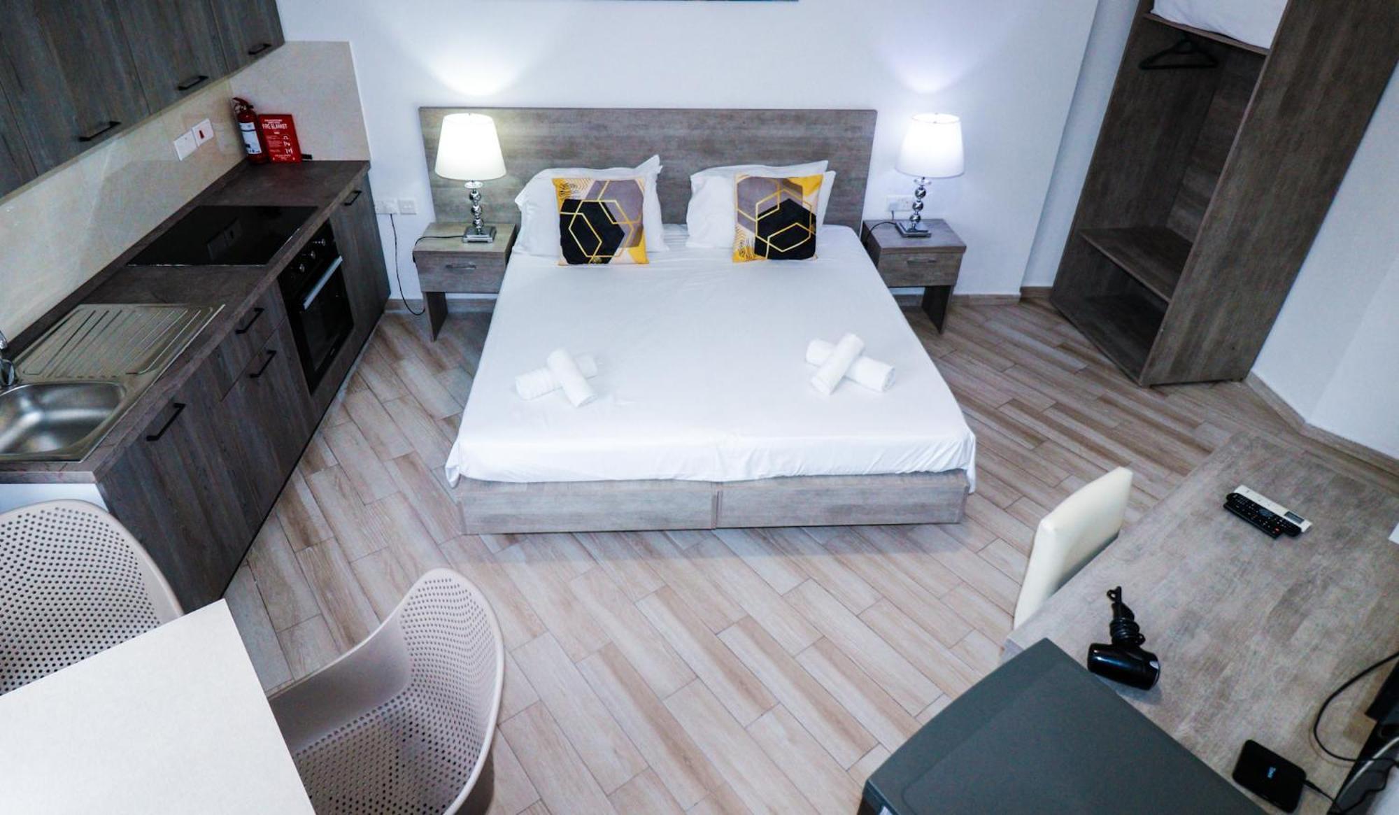 Napoli Suites Studios Aparthotel Saint Julian's ภายนอก รูปภาพ