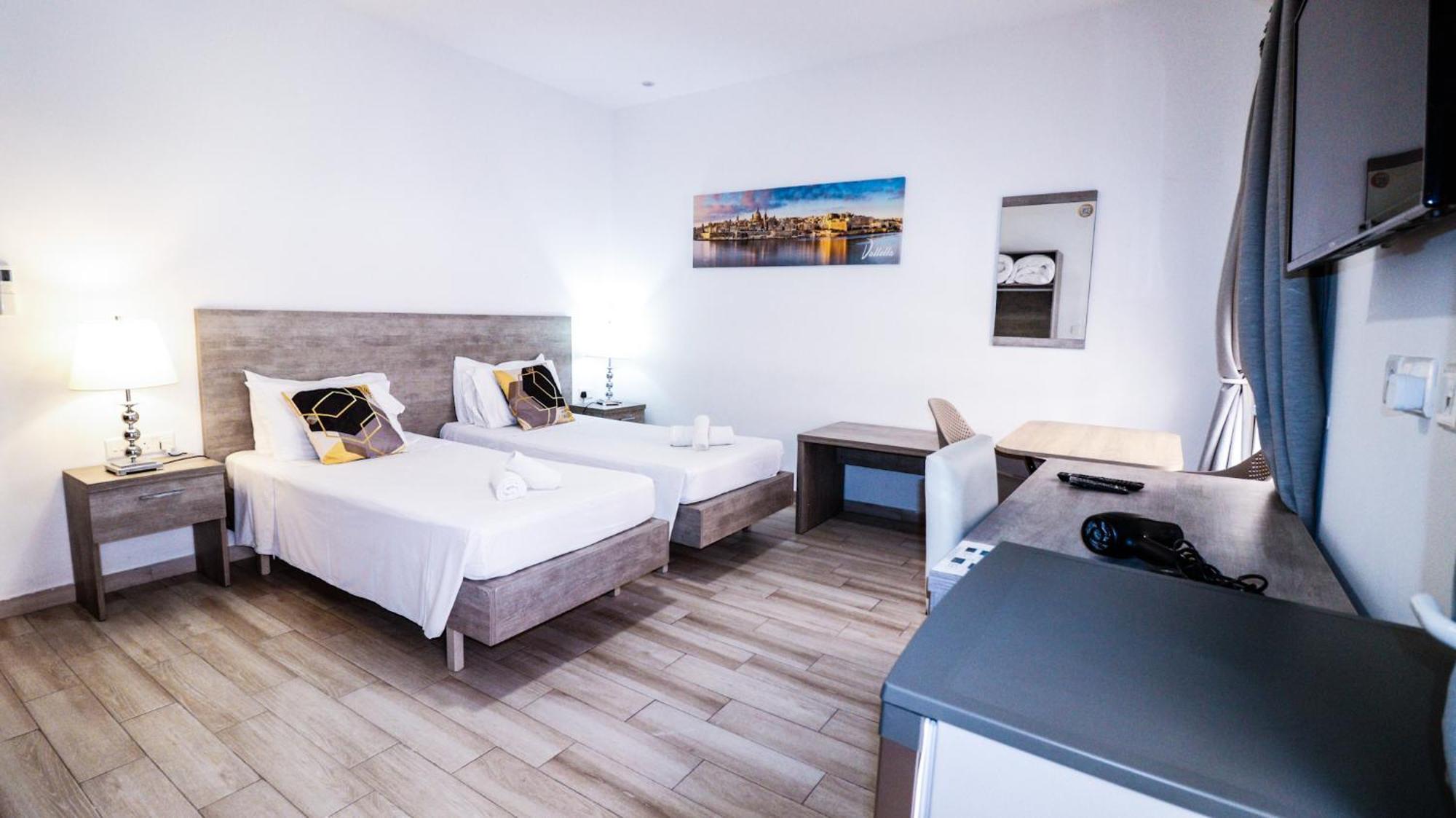 Napoli Suites Studios Aparthotel Saint Julian's ภายนอก รูปภาพ