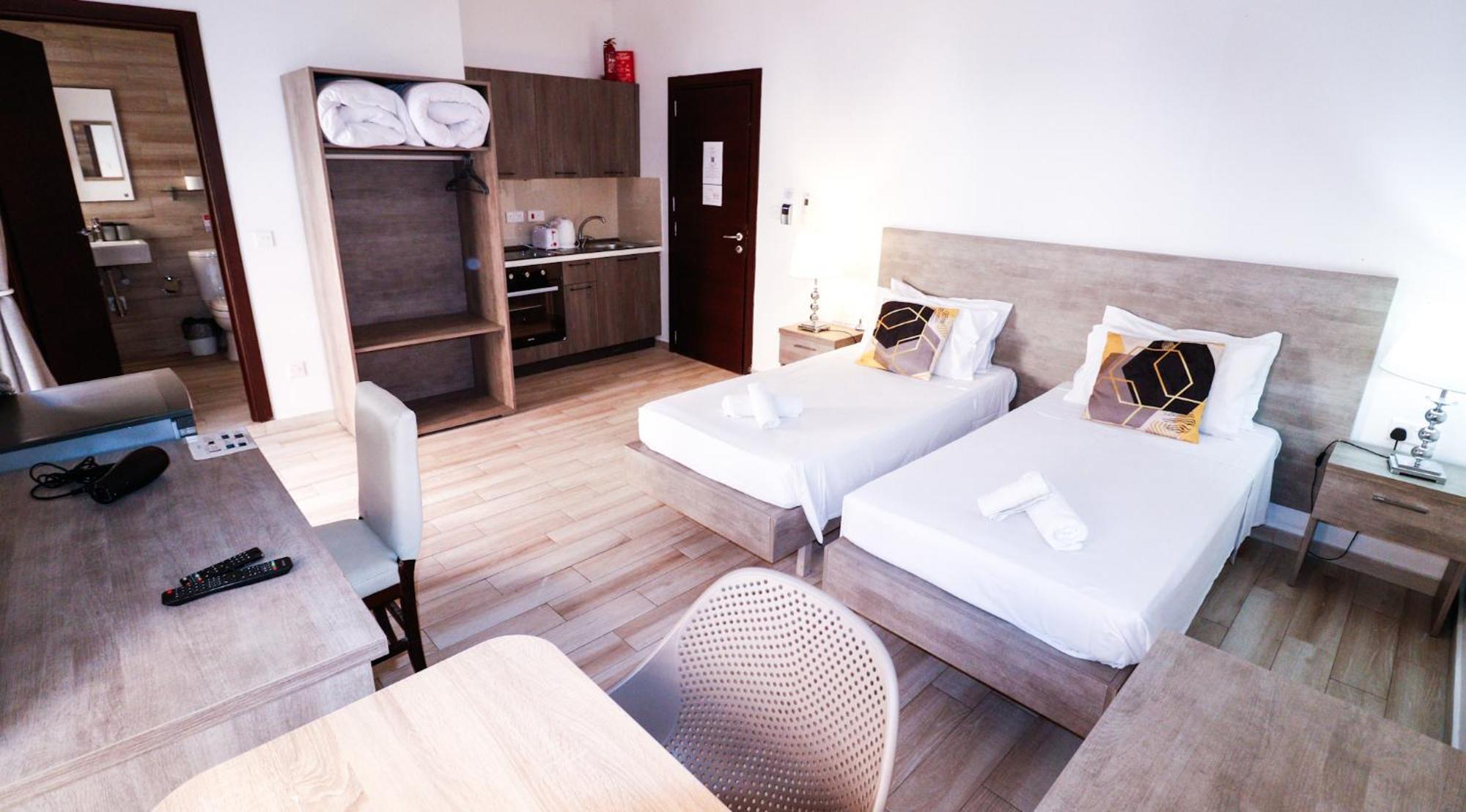 Napoli Suites Studios Aparthotel Saint Julian's ภายนอก รูปภาพ