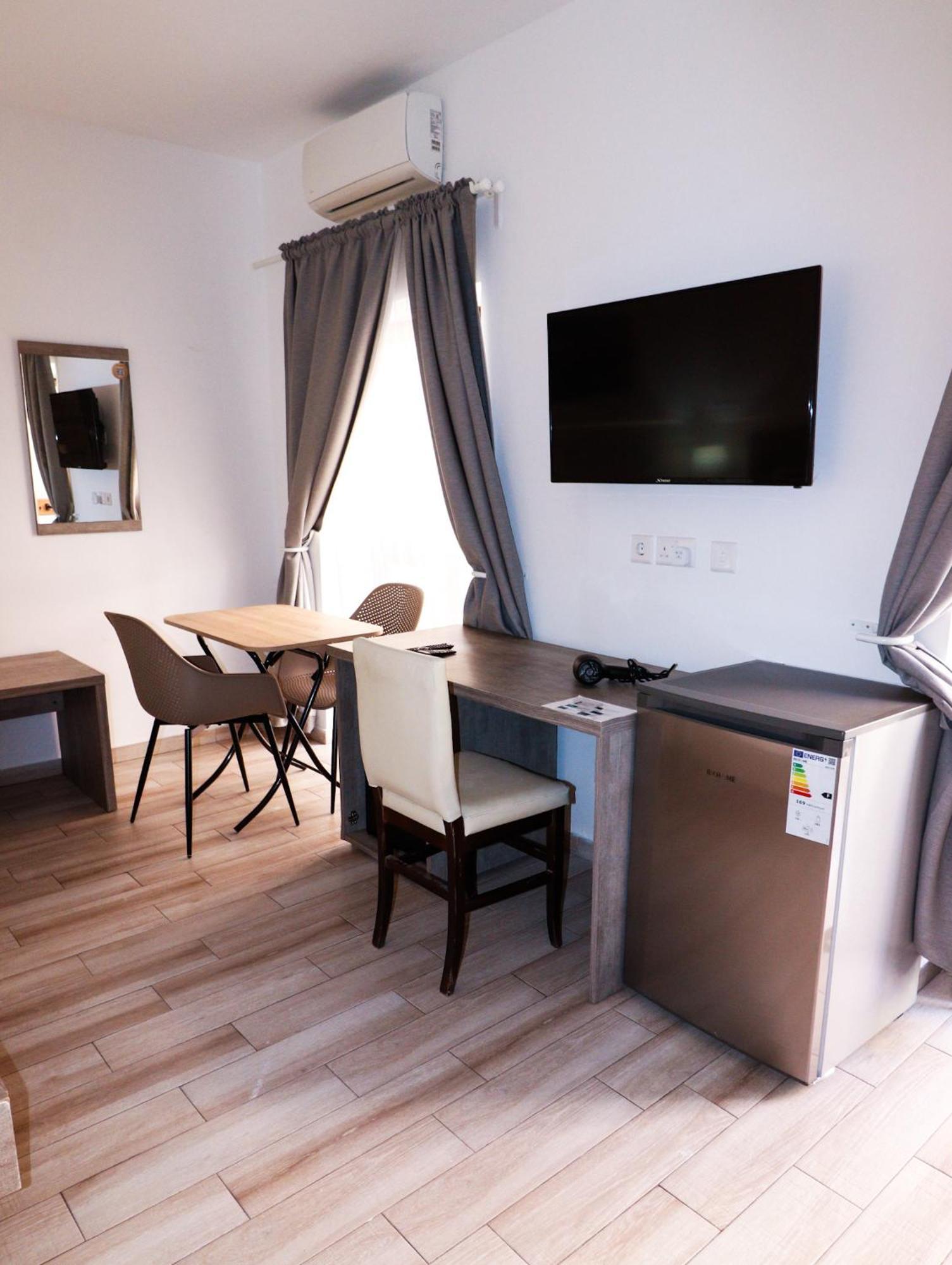 Napoli Suites Studios Aparthotel Saint Julian's ภายนอก รูปภาพ