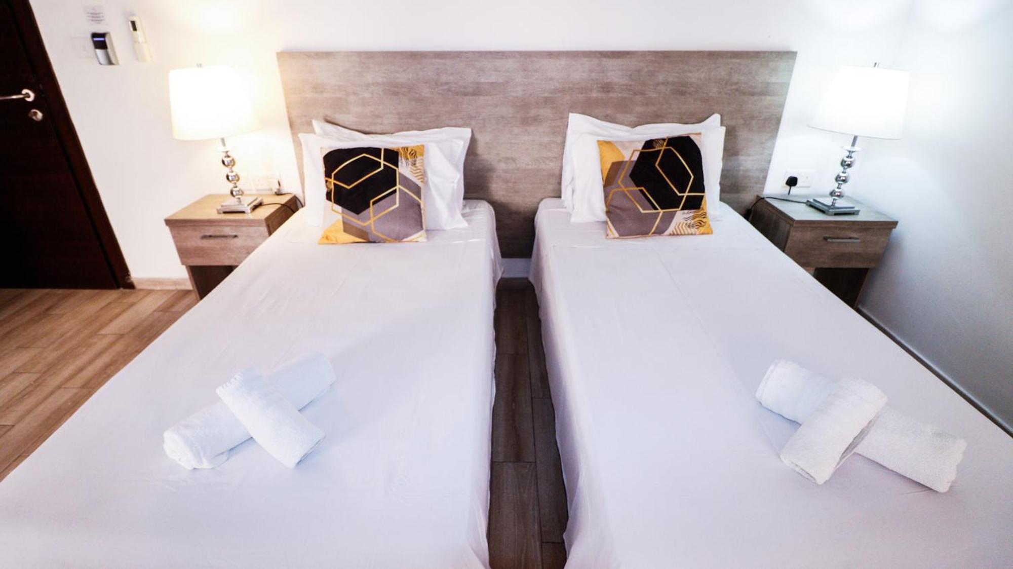 Napoli Suites Studios Aparthotel Saint Julian's ภายนอก รูปภาพ