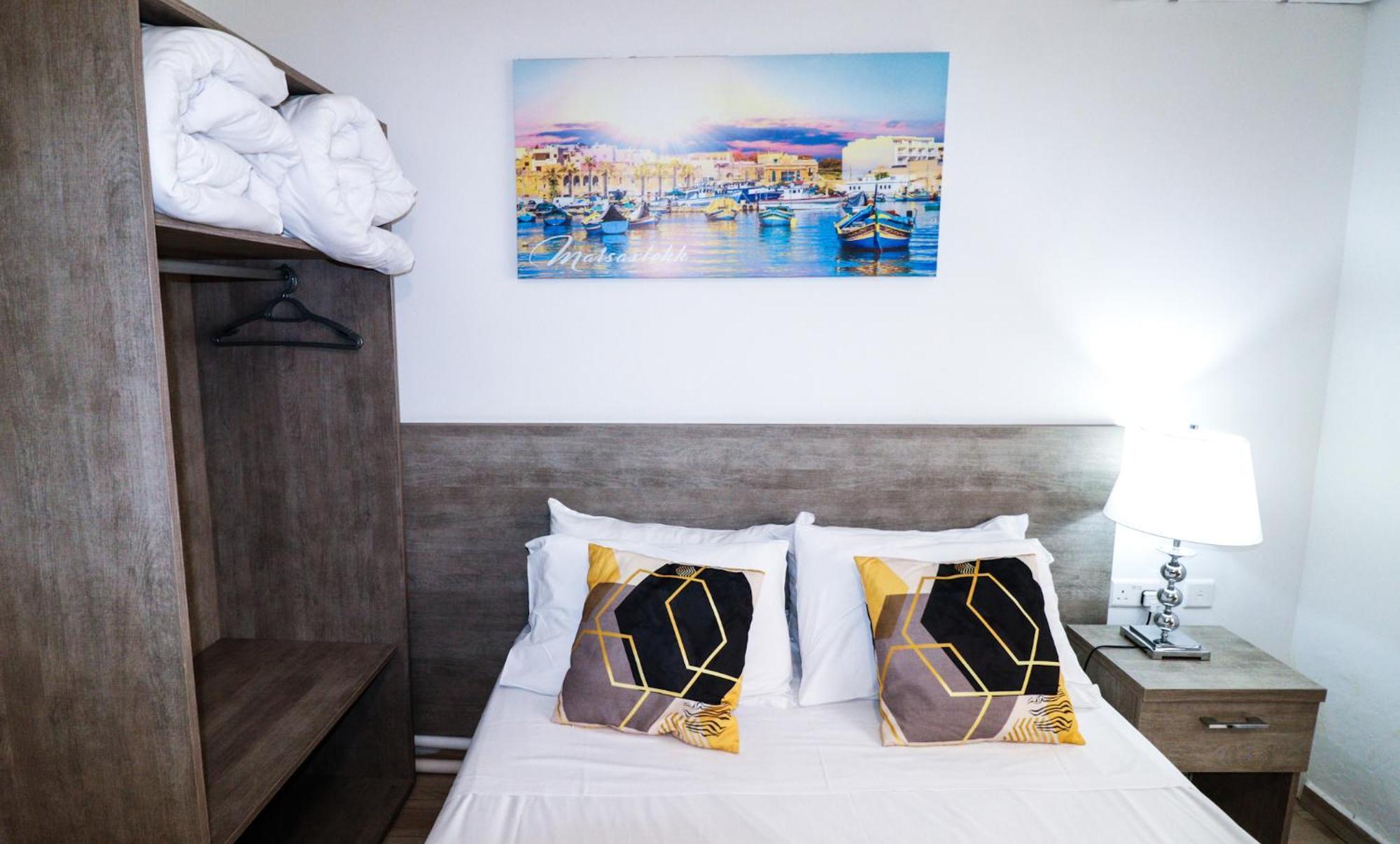 Napoli Suites Studios Aparthotel Saint Julian's ภายนอก รูปภาพ
