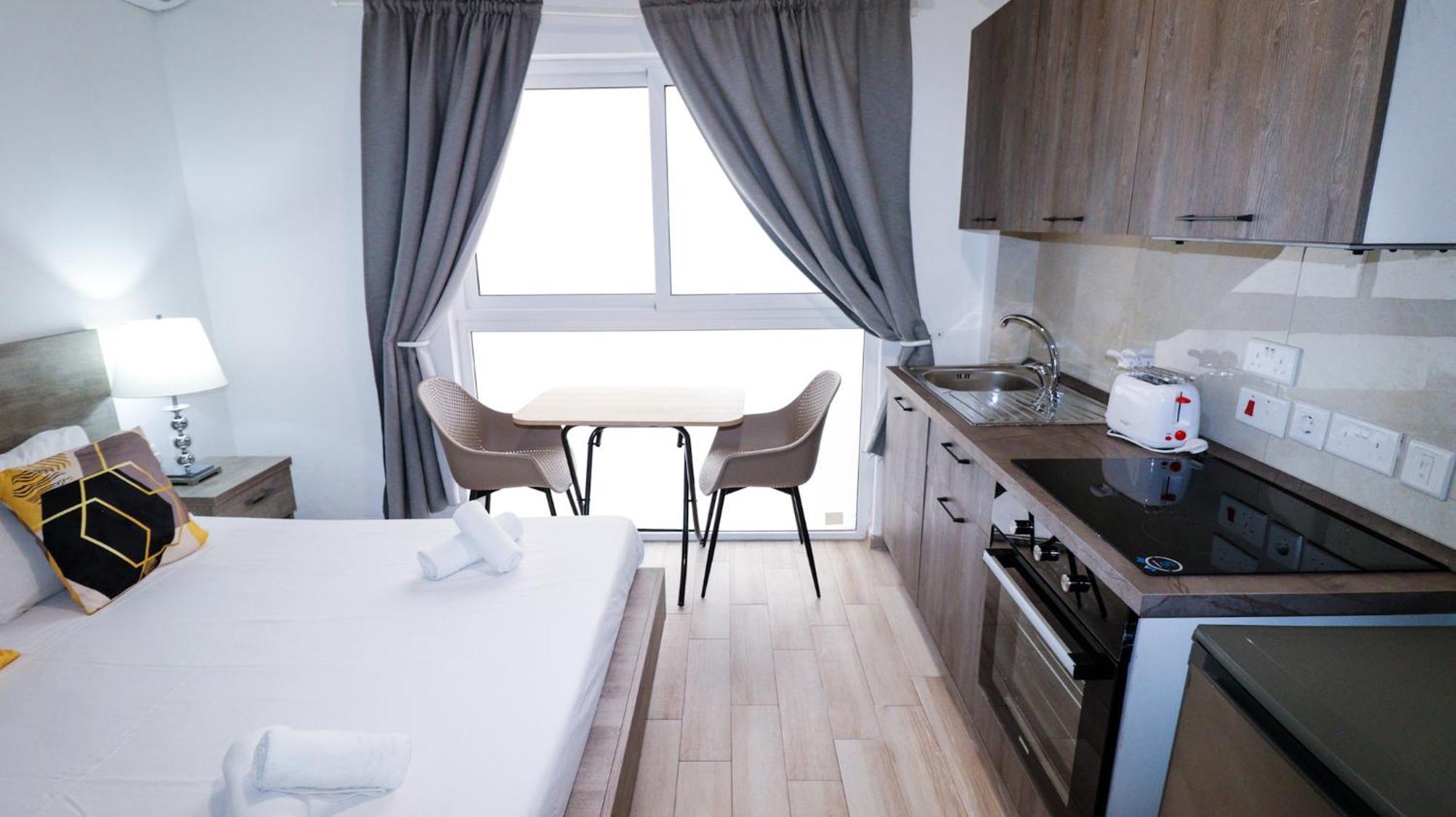 Napoli Suites Studios Aparthotel Saint Julian's ภายนอก รูปภาพ
