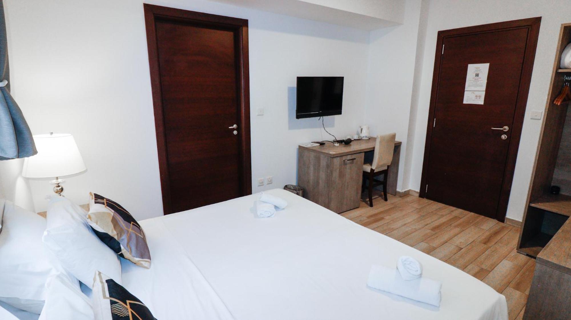 Napoli Suites Studios Aparthotel Saint Julian's ภายนอก รูปภาพ